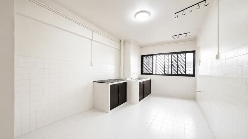 211 Jurong East Street 21, 211 Jurong East Street 21, 2 Bedrooms, 721 sqft, HDB Flat For Sale, by R. Mani, 500169983 - Kitchen - PropertyGuru.com.sg