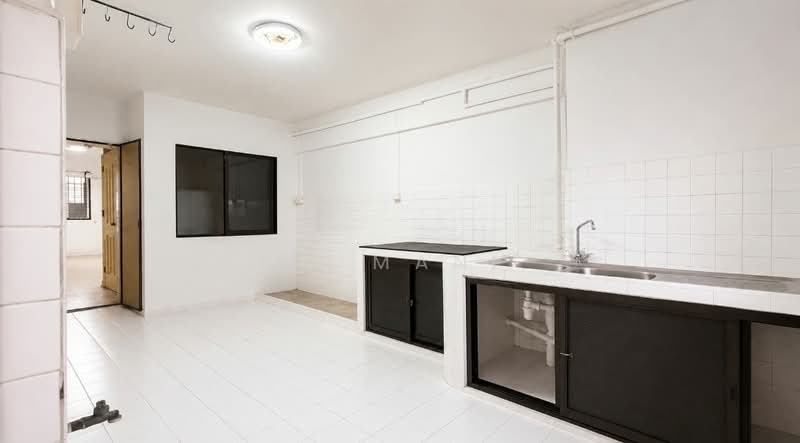 211 Jurong East Street 21, 211 Jurong East Street 21, 2 Bedrooms, 721 sqft, HDB Flat For Sale, by R. Mani, 500169983 - Kitchen - PropertyGuru.com.sg