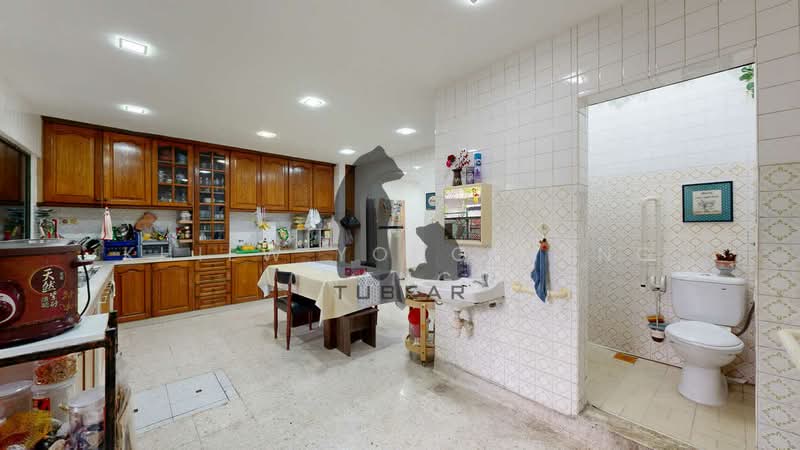 Jalan pelikat, , 4 Bedrooms, 2,655 sqft, Terraced House For Sale, by Khiew Yong Meng (Meng), 500169991 - Kitchen - PropertyGuru.com.sg