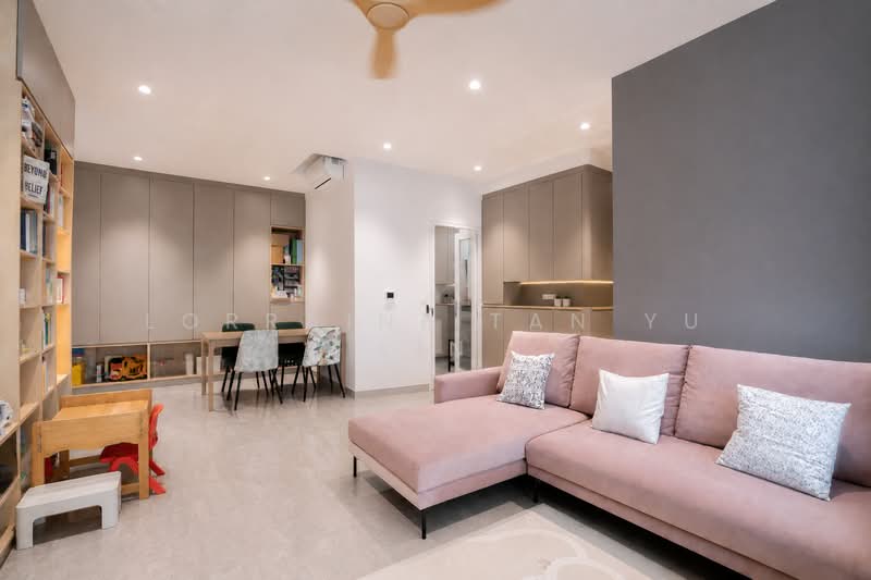 Fiorenza, 42 Florence Road, 3 Bedrooms, 1,421 sqft, Condominium For Sale, by Lorraine Tan Yu Lin, 500170028 - Living Room - PropertyGuru.com.sg