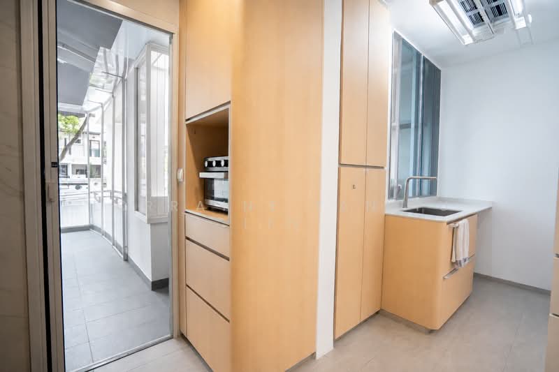 Fiorenza, 42 Florence Road, 3 Bedrooms, 1,421 sqft, Condominium For Sale, by Lorraine Tan Yu Lin, 500170028 - Kitchen - PropertyGuru.com.sg