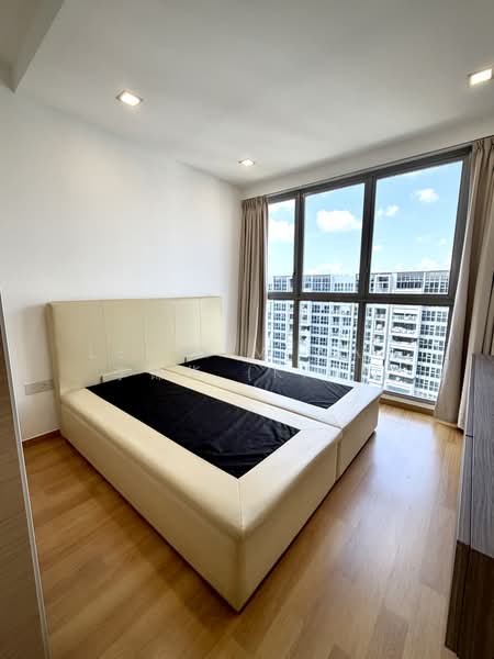 Prive, 31 Punggol Field, 3 Bedrooms, 1,098 sqft, Executive Condominium For Rent, by Lee Kim Wah 李锦华 (Kim), 500170038 - Master Bedroom - PropertyGuru.com.sg
