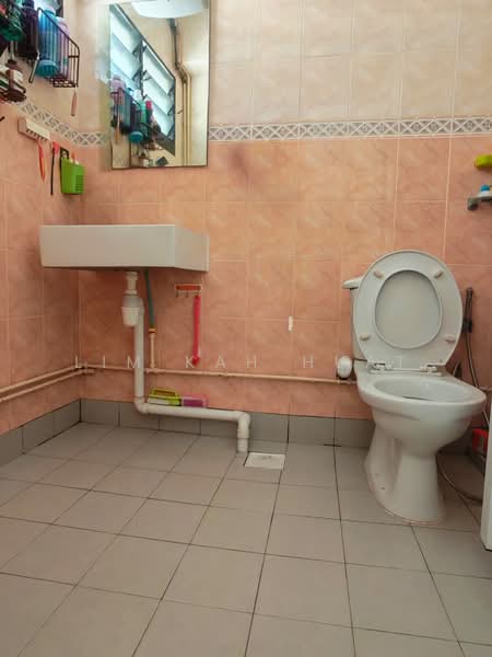 491D Tampines Street 45, 491D Tampines Street 45, 3 Bedrooms, 1,292 sqft, HDB Flat For Sale, by Lim Kah Huat, 500170045 - Bathroom - PropertyGuru.com.sg