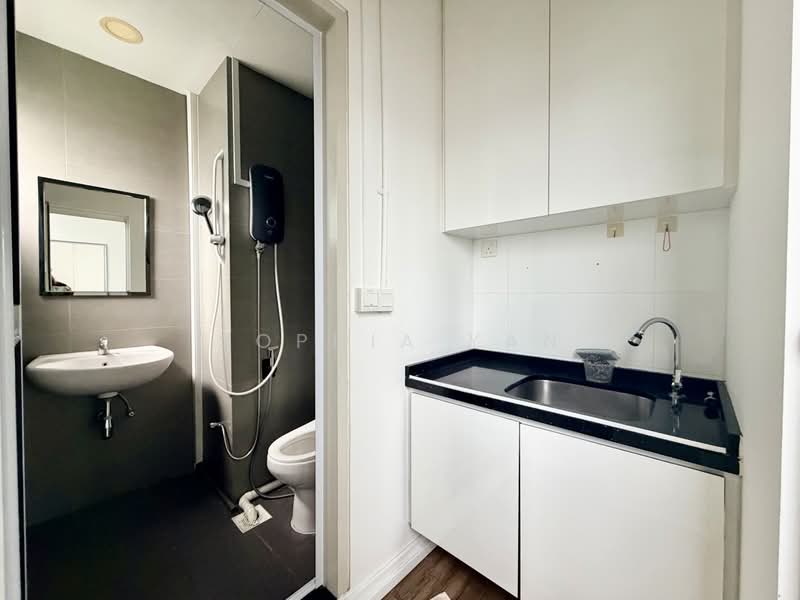 CT Hub 2, 114 Lavender Street, 958 sqft, Light Industrial (B1) For Sale, by Sophia Yan, 500170061 - Bathroom - CommercialGuru.com.sg