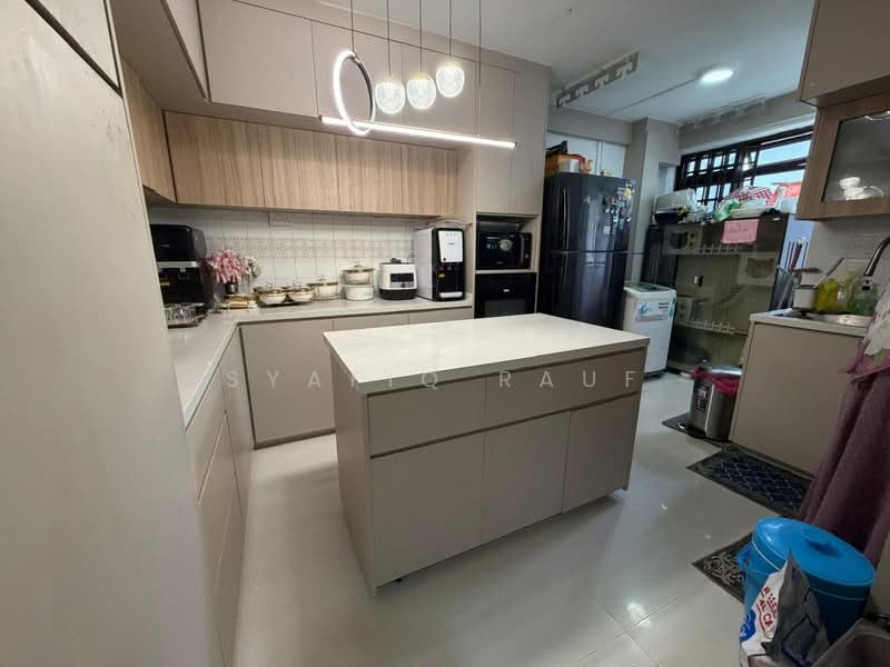 737 Jurong West Street 75, 737 Jurong West Street 75, 3 Bedrooms, 1,141 sqft, HDB Flat For Sale, by Syafiq Rauf, 500170077 - Kitchen - PropertyGuru.com.sg
