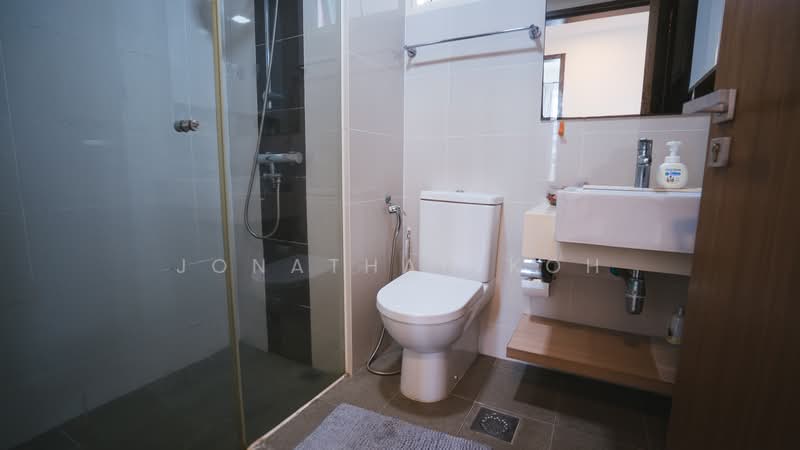 Watercolours, 27 Pasir Ris Link, 3 Bedrooms, 1,141 sqft, Executive Condominium For Sale, by Jonathan Koh, 500170094 - Master Bathroom - PropertyGuru.com.sg
