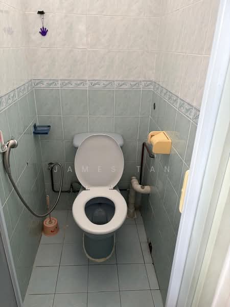 24 Telok Blangah Crescent, 24 Telok Blangah Crescent, 3 Bedrooms, 1,100 sqft, HDB Flat For Rent, by James Tan, 500170097 - Bathroom - PropertyGuru.com.sg