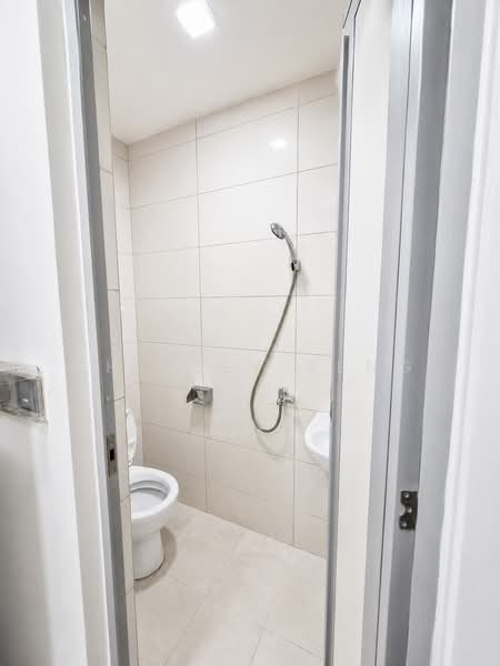 Marina Bay Suites, 3 Central Boulevard, 3 Bedrooms, 1,527 sqft, Apartment For Sale, by Shirley Seng, 500170108 - Bathroom - PropertyGuru.com.sg