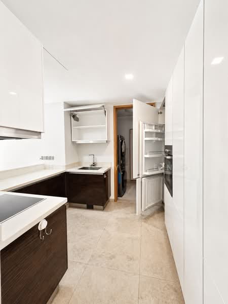 Marina Bay Suites, 3 Central Boulevard, 3 Bedrooms, 1,527 sqft, Apartment For Sale, by Shirley Seng, 500170108 - Kitchen - PropertyGuru.com.sg