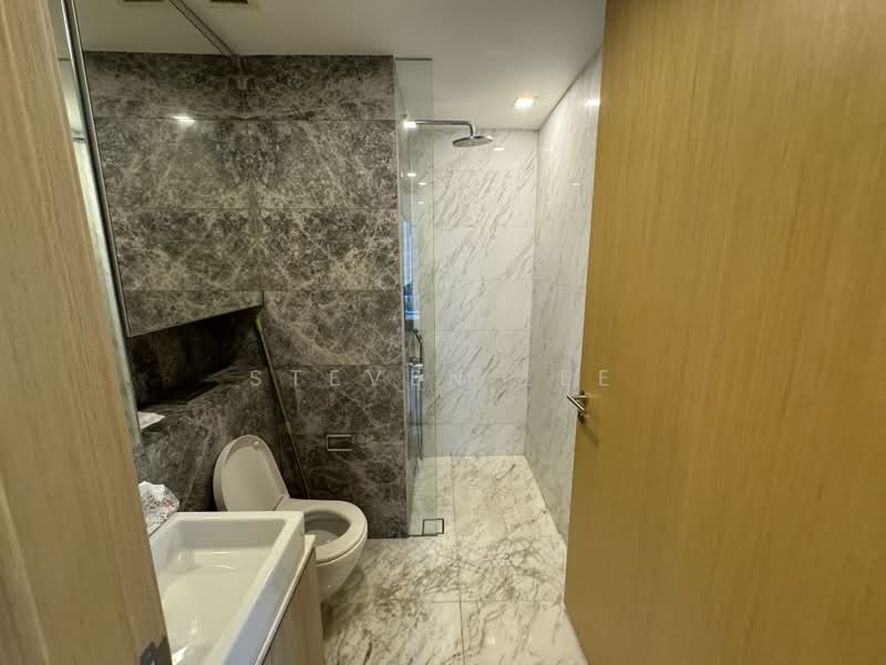 The Peak @ Cairnhill II, 61 Cairnhill Circle, 2 Bedrooms, 829 sqft, Condominium For Sale, by Steven Lee, 500170114 - Bathroom - PropertyGuru.com.sg