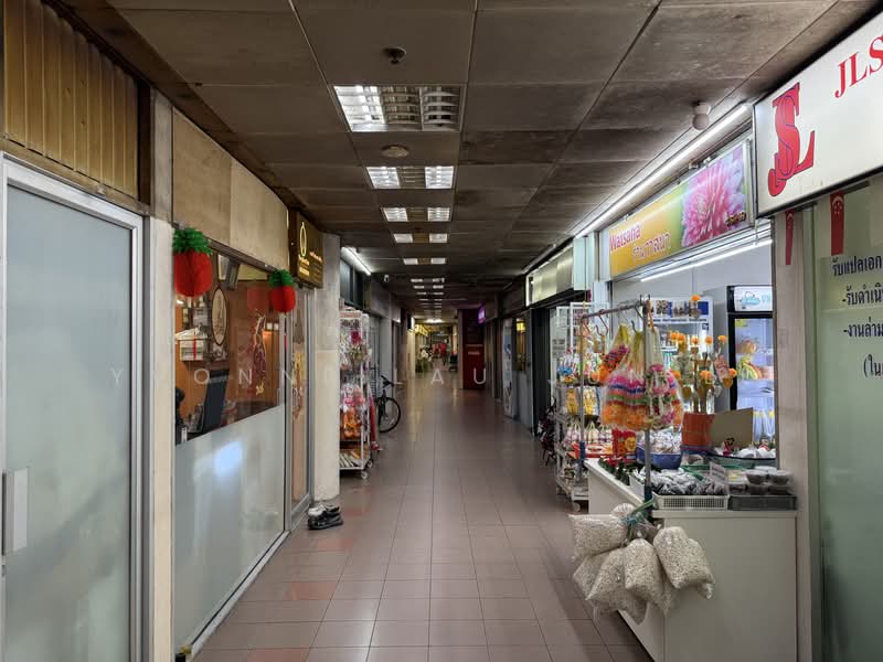Golden Mile Tower, 6001 Beach Road, Beach Road / Bugis / Rochor, 194 sqft, Other Retail For Sale, by Yvonne Lau Jun Li, 500170132 - Corridor - CommercialGuru.com.sg