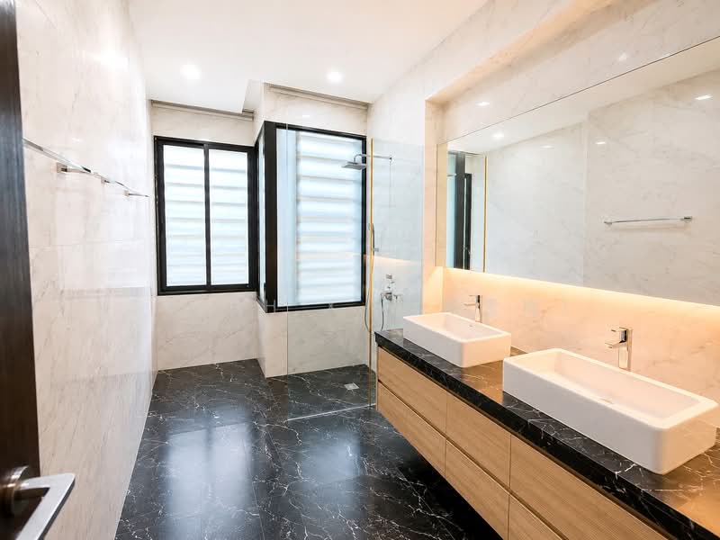 ✨Marvellous Mount Sinai Modern Semi-Detached✨, Mount Sinai / Holland Grove / Grove Drive, 5 Bedrooms, 4,500 sqft, Semi-Detached House For Sale, by Sarah X. (郑雪梅), 500170133 - Master Bathroom - PropertyGuru.com.sg