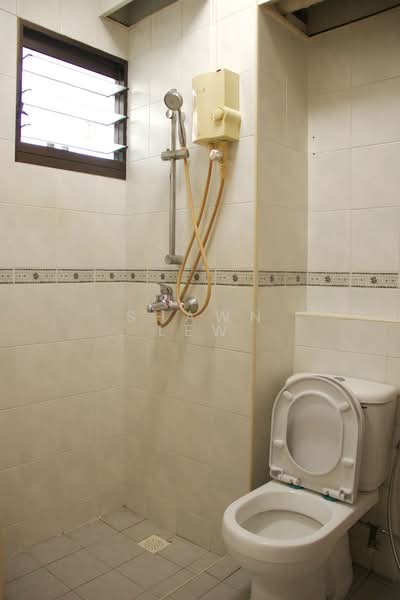 89 Tanglin Halt Road, 89 Tanglin Halt Road, 1 Bedroom, 500 sqft, HDB Flat For Rent, by Shawn Lew, 500170138 - Bathroom - PropertyGuru.com.sg