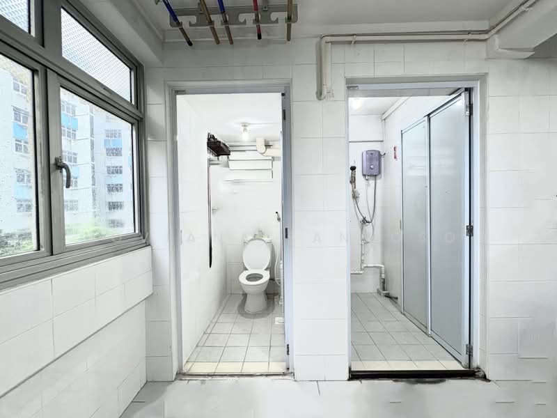 175 Boon Lay Drive, 175 Boon Lay Drive, 2 Bedrooms, 635 sqft, HDB Flat For Sale, by Noviana Santoso, 500170140 - Bathroom - PropertyGuru.com.sg