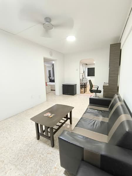 575 Ang Mo Kio Avenue 10, 575 Ang Mo Kio Avenue 10, 2 Bedrooms, 721 sqft, HDB Flat For Rent, by Kenny Kan, 500170146 - Living Room - PropertyGuru.com.sg