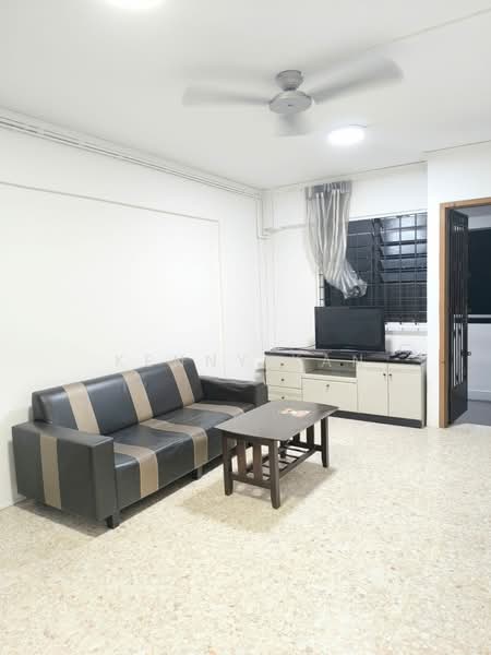 575 Ang Mo Kio Avenue 10, 575 Ang Mo Kio Avenue 10, 2 Bedrooms, 721 sqft, HDB Flat For Rent, by Kenny Kan, 500170146 - Living Room - PropertyGuru.com.sg