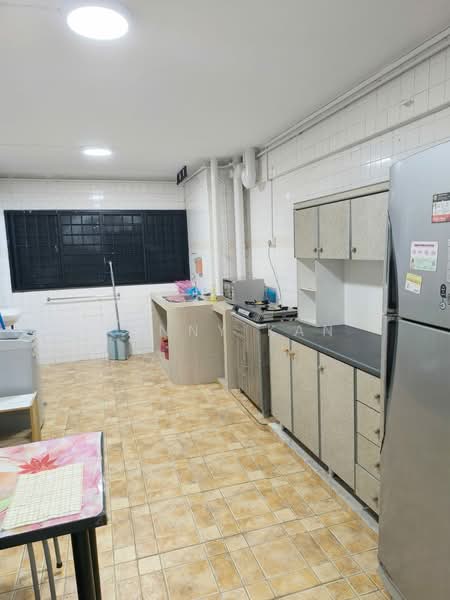 575 Ang Mo Kio Avenue 10, 575 Ang Mo Kio Avenue 10, 2 Bedrooms, 721 sqft, HDB Flat For Rent, by Kenny Kan, 500170146 - Kitchen - PropertyGuru.com.sg