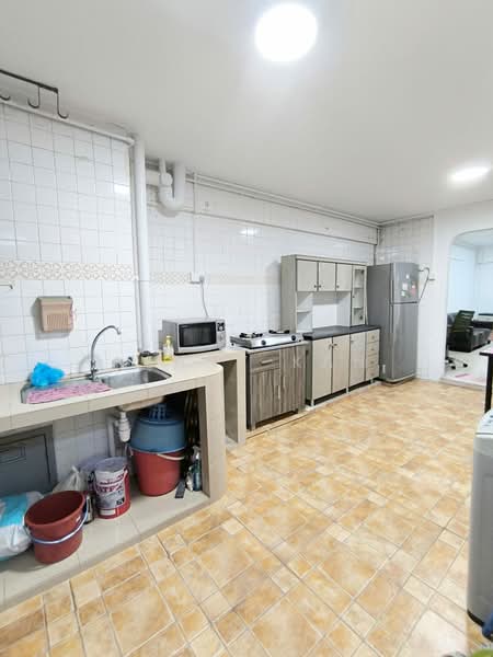 575 Ang Mo Kio Avenue 10, 575 Ang Mo Kio Avenue 10, 2 Bedrooms, 721 sqft, HDB Flat For Rent, by Kenny Kan, 500170146 - Kitchen - PropertyGuru.com.sg