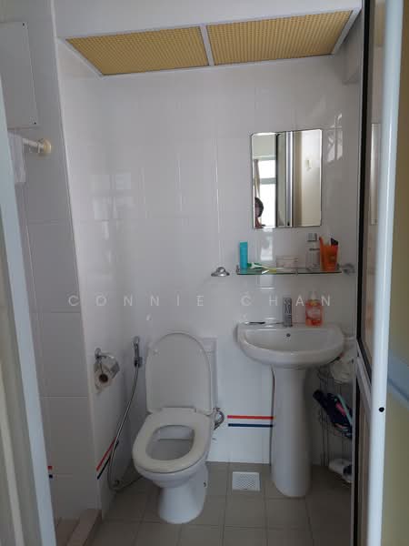 440B Clementi Avenue 3, 440B Clementi Avenue 3, 2 Bedrooms, 743 sqft, HDB Flat For Sale, by Connie Chan, 500170156 - Bathroom - PropertyGuru.com.sg