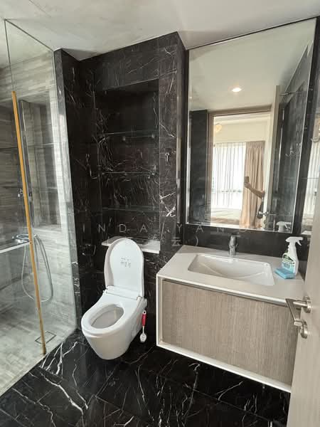 J Gateway, 2 Gateway Drive, Room Rental, 210 sqft, Condominium For Rent, by Linda Yang (杨凌云), 500170163 - Bathroom - PropertyGuru.com.sg