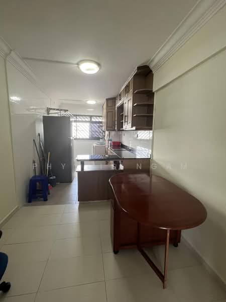 868 Yishun Street 81, 868 Yishun Street 81, 3 Bedrooms, 904 sqft, HDB Flat For Rent, by Phyllis Ngam, 500170167 - Kitchen - PropertyGuru.com.sg