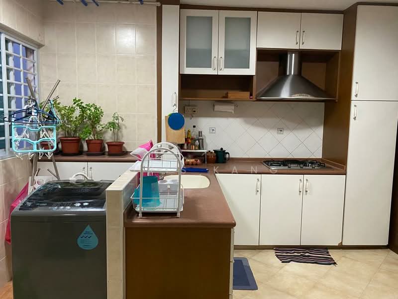 112 Bukit Batok West Avenue 6, 112 Bukit Batok West Avenue 6, 3 Bedrooms, 1,119 sqft, HDB Flat For Rent, by Doris Kang, 500170171 - Kitchen - PropertyGuru.com.sg