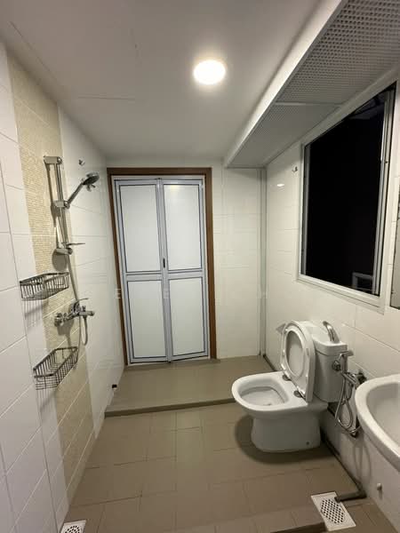 450D Bukit Batok West Avenue 6, 450D Bukit Batok West Avenue 6, 1 Bedroom, 506 sqft, HDB Flat For Rent, by Steven Choo, 500170175 - Bathroom - PropertyGuru.com.sg