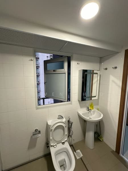 450D Bukit Batok West Avenue 6, 450D Bukit Batok West Avenue 6, 1 Bedroom, 506 sqft, HDB Flat For Rent, by Steven Choo, 500170175 - Bathroom - PropertyGuru.com.sg
