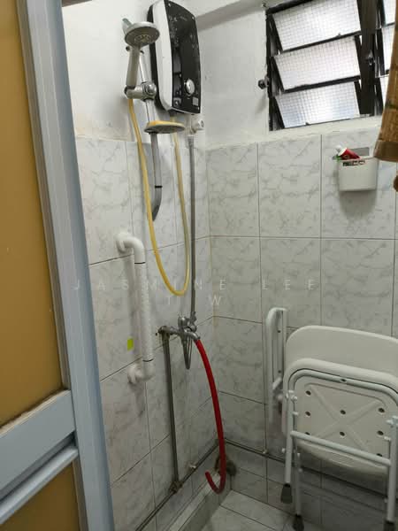 117 Lorong 1 Toa Payoh, 117 Lorong 1 Toa Payoh, Room Rental, 200 sqft, HDB Flat For Rent, by Jasmine Lee T W, 500170183 - Bathroom - PropertyGuru.com.sg
