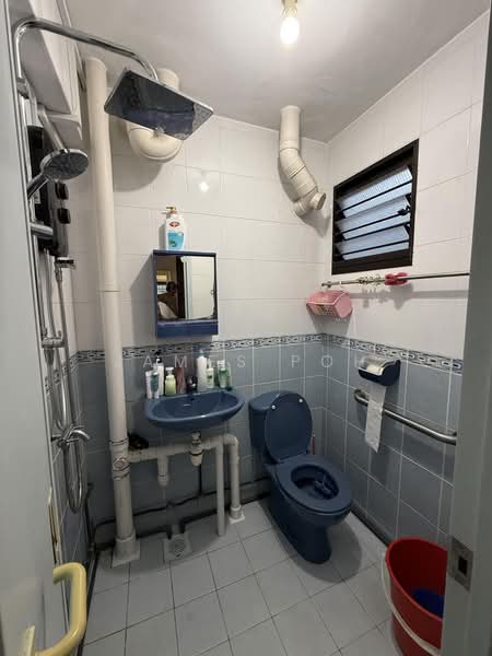 202 Bedok North Street 1, 202 Bedok North Street 1, 2 Bedrooms, 721 sqft, HDB Flat For Rent, by James Poh, 500170192 - Bathroom - PropertyGuru.com.sg