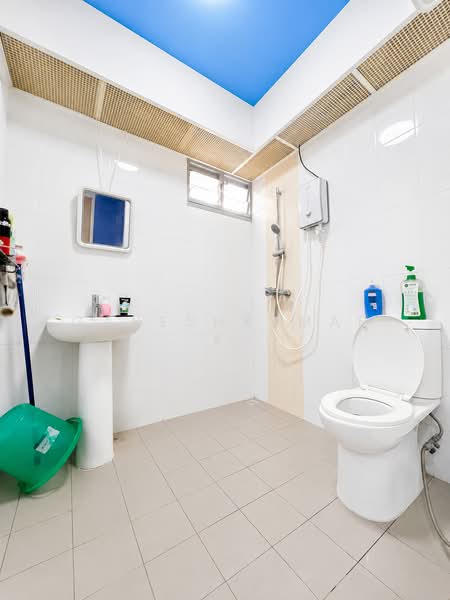 107A Canberra Street, 107A Canberra Street, 2 Bedrooms, 743 sqft, HDB Flat For Sale, by GANESHKUMAR K, 500170193 - Bathroom - PropertyGuru.com.sg