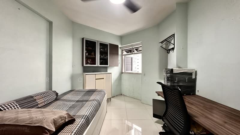 395 Bukit Batok West Avenue 5, 395 Bukit Batok West Avenue 5, 3 Bedrooms, 990 sqft, HDB Flat For Sale, by Arioch Heng (JT), 500170199 - Bedroom 2 - PropertyGuru.com.sg