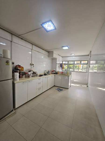 230 Bukit Batok East Avenue 3, 230 Bukit Batok East Avenue 3, 1 Bedroom, 742 sqft, HDB Flat For Sale, by Christina Oh, 500170204 - Kitchen - PropertyGuru.com.sg