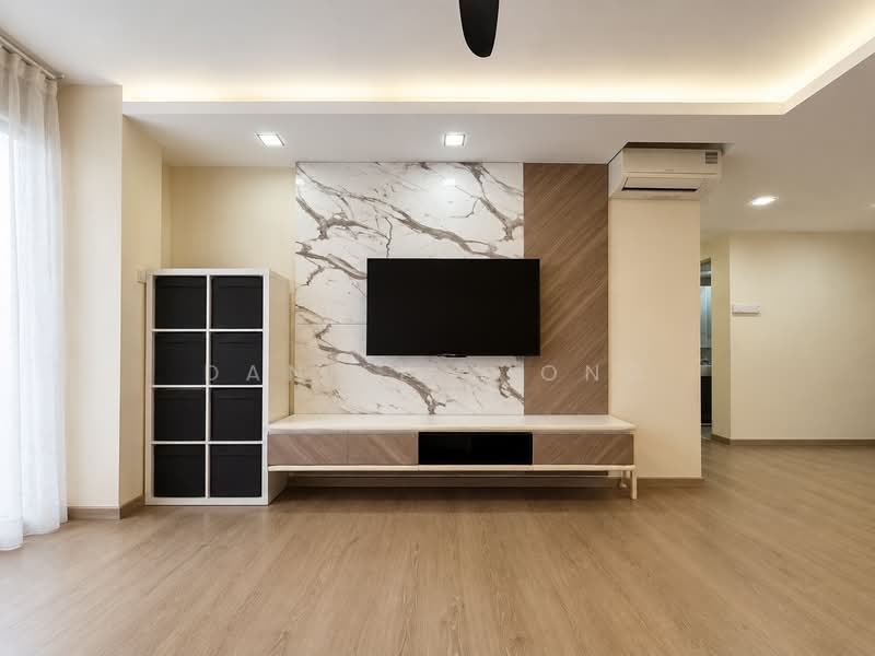339A Sembawang Close, 339A Sembawang Close, 4 Bedrooms, 1,227 sqft, HDB Flat For Sale, by Daniel Kiong, 500170206 - Living Room - PropertyGuru.com.sg