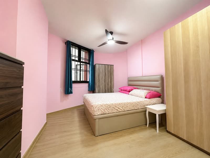 339A Sembawang Close, 339A Sembawang Close, 4 Bedrooms, 1,227 sqft, HDB Flat For Sale, by Daniel Kiong, 500170206 - Master Bedroom - PropertyGuru.com.sg
