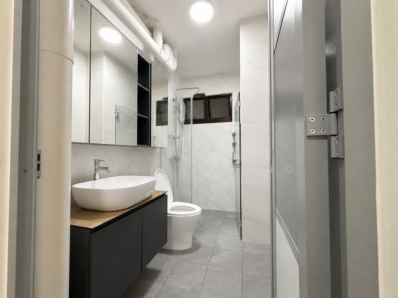 339A Sembawang Close, 339A Sembawang Close, 4 Bedrooms, 1,227 sqft, HDB Flat For Sale, by Daniel Kiong, 500170206 - Bathroom - PropertyGuru.com.sg