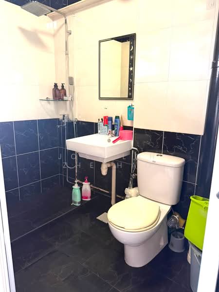 364 Tampines Street 34, 364 Tampines Street 34, 3 Bedrooms, 1,076 sqft, HDB Flat For Sale, by Jose Loh Zhenhao, 500170212 - Bathroom - PropertyGuru.com.sg