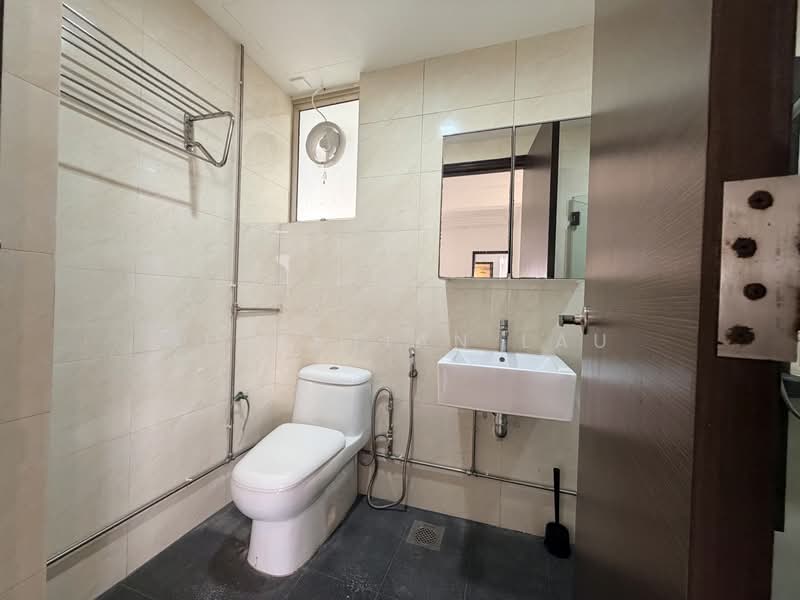 Bullion Park, 160 Lentor Loop, 3 Bedrooms, 1,238 sqft, Condominium For Sale, by Sebastian Lau, 500170225 - Bathroom - PropertyGuru.com.sg