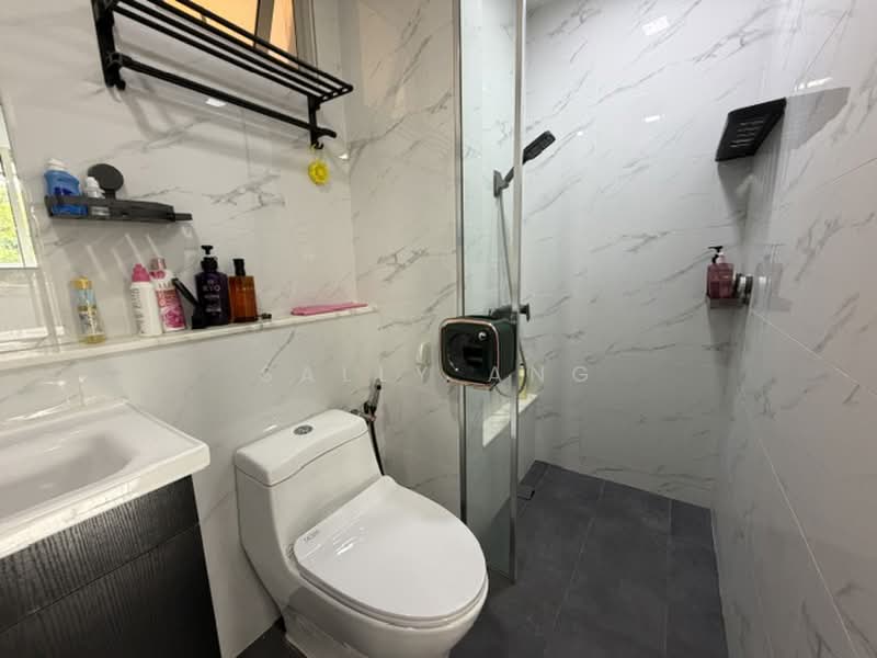 The Centris, 65 Jurong West Central 3, 4 Bedrooms, 1,270 sqft, Apartment For Sale, by Sally Ang, 500170226 - Bathroom - PropertyGuru.com.sg