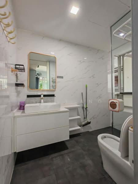 The Centris, 65 Jurong West Central 3, 4 Bedrooms, 1,270 sqft, Apartment For Sale, by Sally Ang, 500170226 - Bathroom - PropertyGuru.com.sg