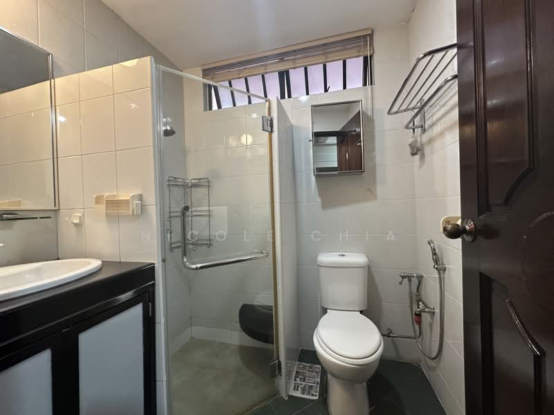 Phillips Avenue, Phillips Ave , Rosyth Road, Kovan, 6 Bedrooms, 4,000 sqft, Corner Terrace For Sale, by Nicole Chia, 500170231 - Bathroom - PropertyGuru.com.sg