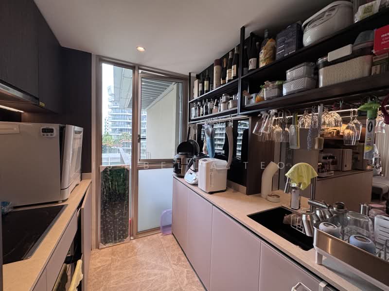 The Reef at King's Dock, 2 Harbourfront Avenue, 2 Bedrooms, 883 sqft, Condominium For Rent, by Isabella Teo, 500170242 - Kitchen - PropertyGuru.com.sg
