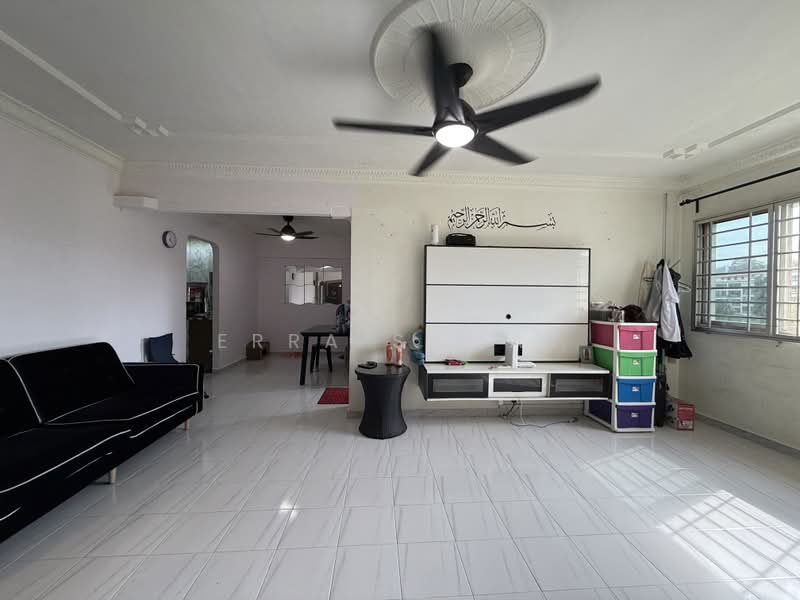 941 Jurong West Street 91, 941 Jurong West Street 91, 3 Bedrooms, 1,216 sqft, HDB Flat For Sale, by Erra Samat, 500170259 - Living Room - PropertyGuru.com.sg