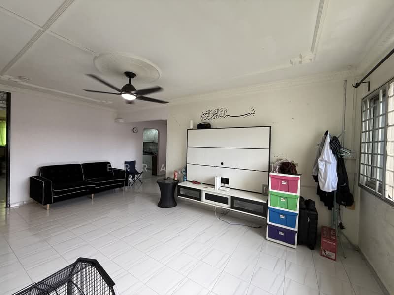 941 Jurong West Street 91, 941 Jurong West Street 91, 3 Bedrooms, 1,216 sqft, HDB Flat For Sale, by Erra Samat, 500170259 - Living Room - PropertyGuru.com.sg