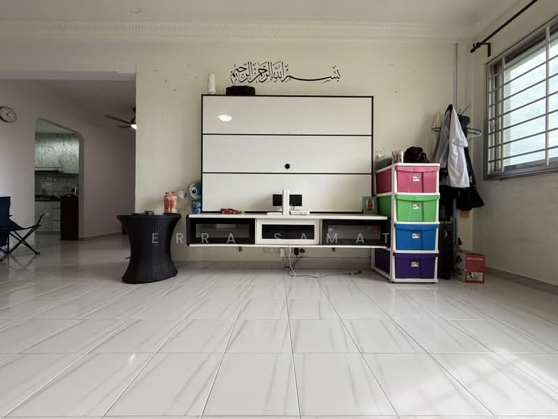 941 Jurong West Street 91, 941 Jurong West Street 91, 3 Bedrooms, 1,216 sqft, HDB Flat For Sale, by Erra Samat, 500170259 - Living Room - PropertyGuru.com.sg