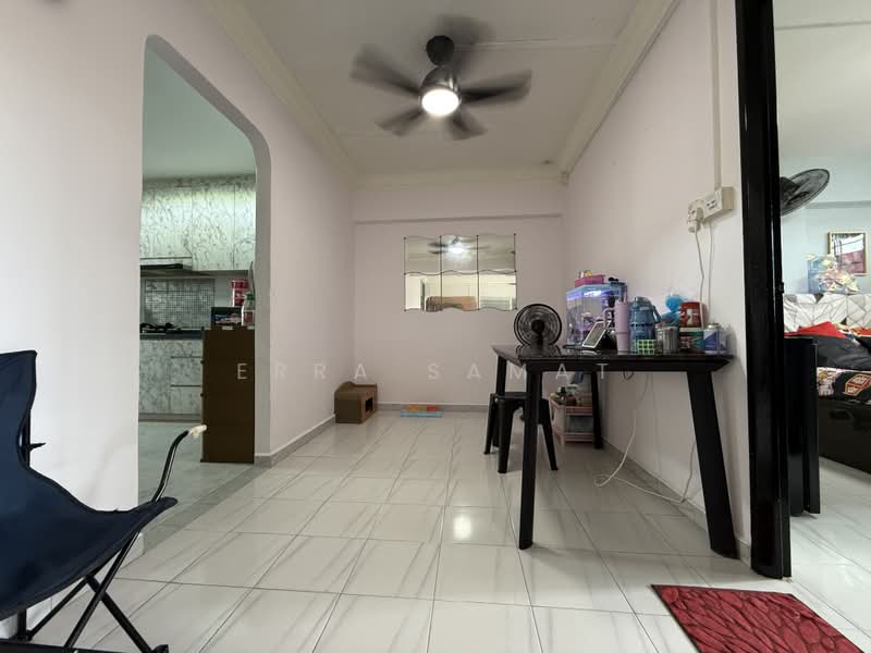 941 Jurong West Street 91, 941 Jurong West Street 91, 3 Bedrooms, 1,216 sqft, HDB Flat For Sale, by Erra Samat, 500170259 - Living Room - PropertyGuru.com.sg