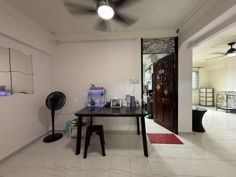941 Jurong West Street 91, 941 Jurong West Street 91, 3 Bedrooms, 1,216 sqft, HDB Flat For Sale, by Erra Samat, 500170259 - Living Room - PropertyGuru.com.sg