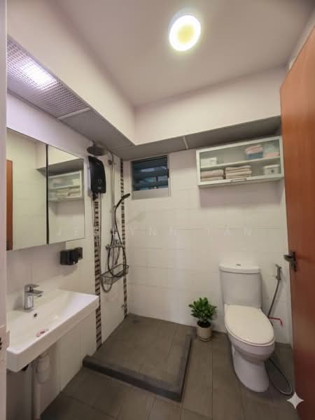614A Edgefield Plains, 614A Edgefield Plains, 2 Bedrooms, 990 sqft, HDB Flat For Sale, by Jeslynn Tan, 500170262 - Bathroom - PropertyGuru.com.sg