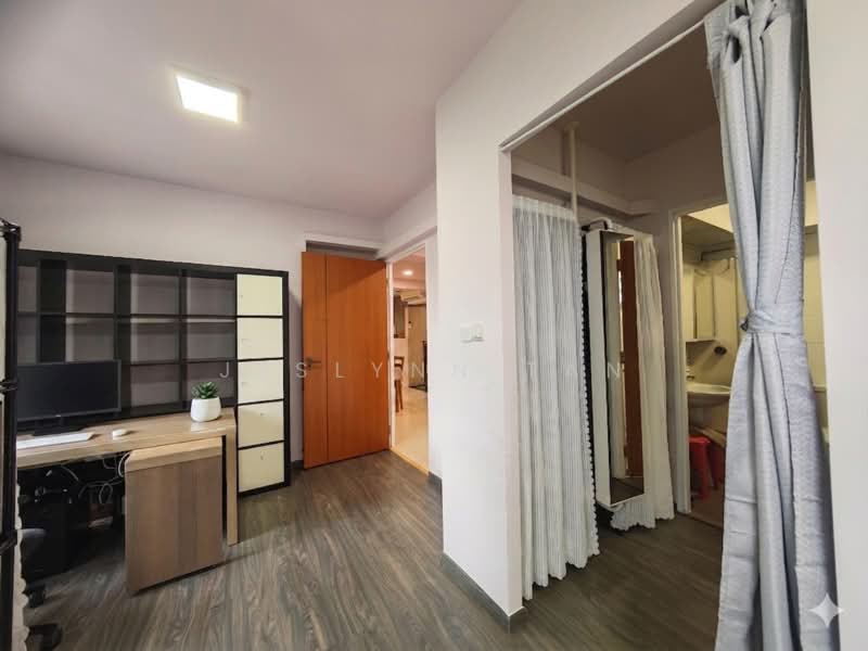 614A Edgefield Plains, 614A Edgefield Plains, 2 Bedrooms, 990 sqft, HDB Flat For Sale, by Jeslynn Tan, 500170262 - Walk-in Wardrobe - PropertyGuru.com.sg