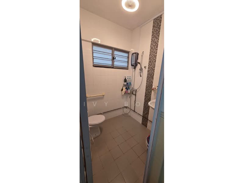 164 Bukit Batok Street 11, 164 Bukit Batok Street 11, 2 Bedrooms, 785 sqft, HDB Flat For Sale, by Ivy Boo, 500170265 - Bathroom - PropertyGuru.com.sg